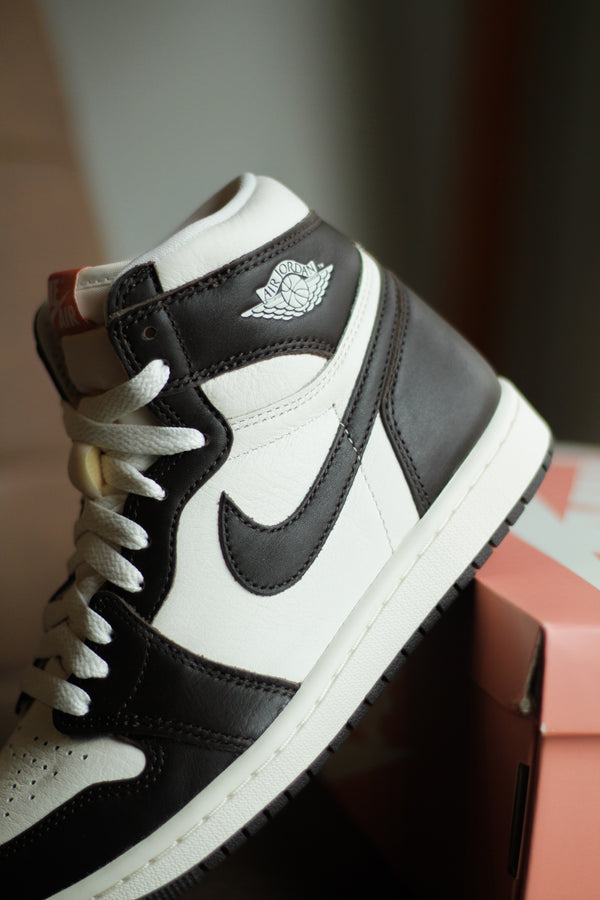 W AIR JORDAN 1 RETRO HIGH OG "BAROQUE BROWN/SAIL-LT MADDER ROOT"
