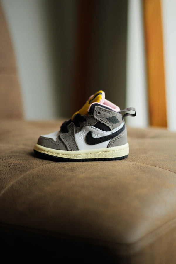 JORDAN 1 MID SE (TD) "WHITE/OIL GREY-CAVE STONE-DARK SULFUR"