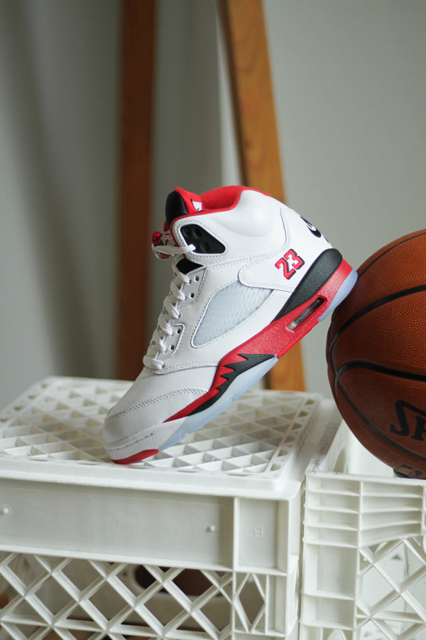 AIR JORDAN 5 RETRO "WHITE/FIRE RED-BLACK"