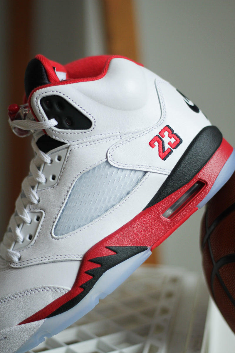 AIR JORDAN 5 RETRO "WHITE/FIRE RED-BLACK"