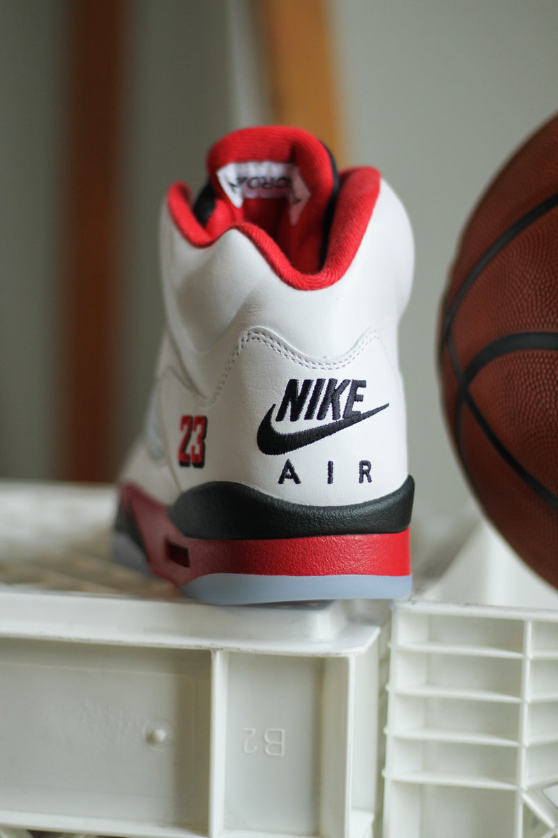 AIR JORDAN 5 RETRO "WHITE/FIRE RED-BLACK"