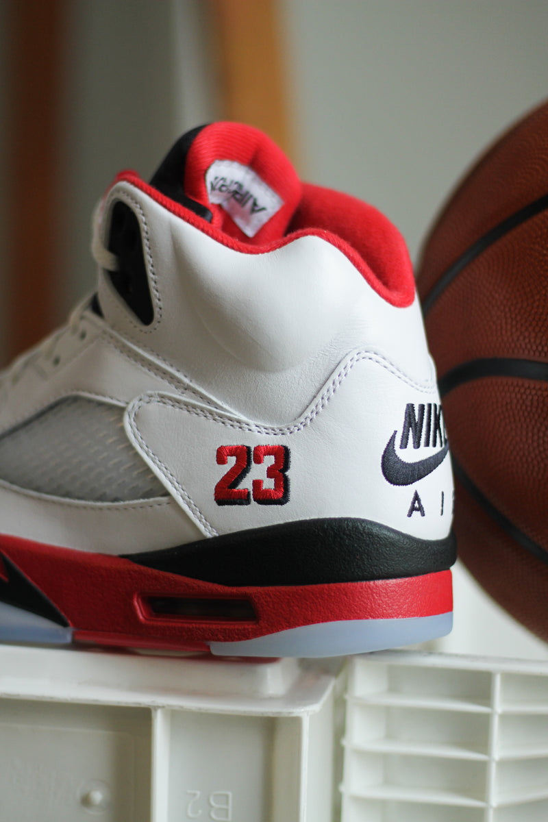 AIR JORDAN 5 RETRO "WHITE/FIRE RED-BLACK"