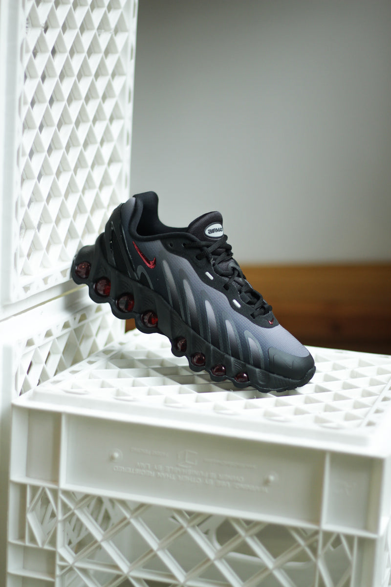 NIKE AIR MAX DN8 (GS) "BLACK/GYM RED-LT SMOKE GREY-BLACK"