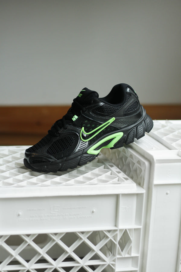 NIKE V5 RNR "BLACK/BLACK-ANTHRACITE-LIME BLAST"