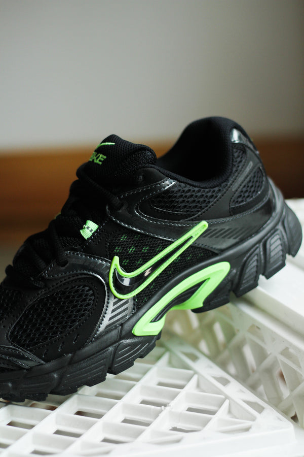 NIKE V5 RNR "BLACK/BLACK-ANTHRACITE-LIME BLAST"