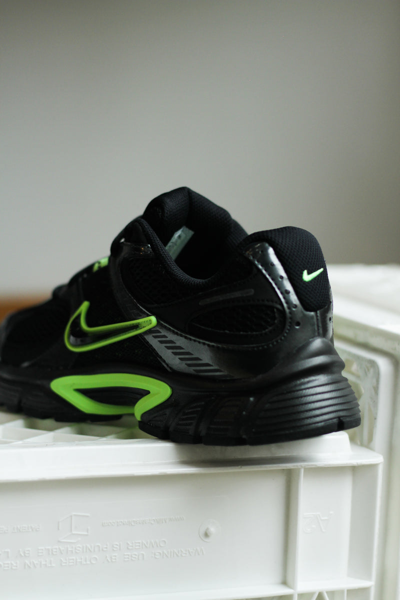 NIKE V5 RNR "BLACK/BLACK-ANTHRACITE-LIME BLAST"