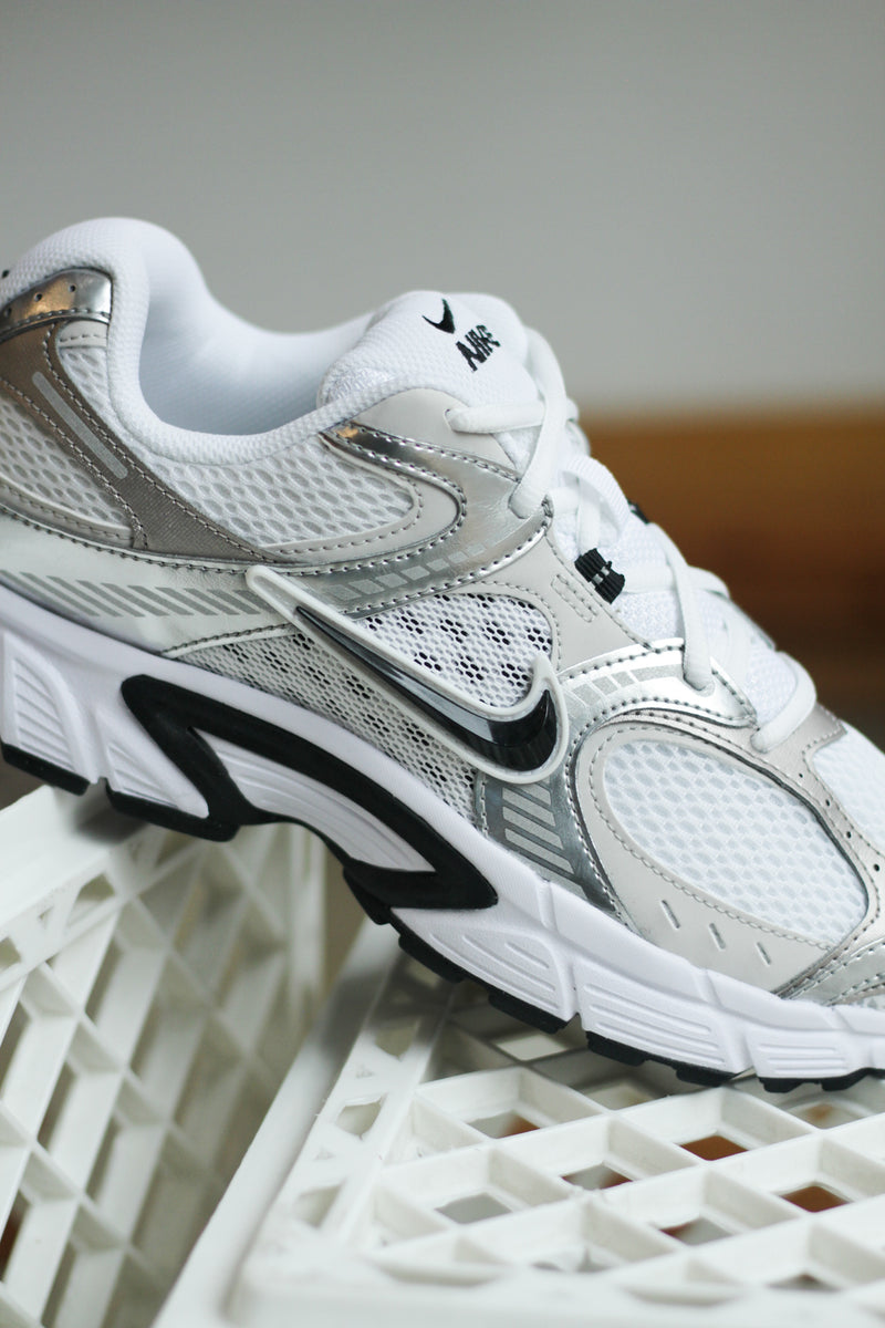 NIKE V5 RNR "WHITE/BLACK-VAST GREY-COLLEGE GREY"