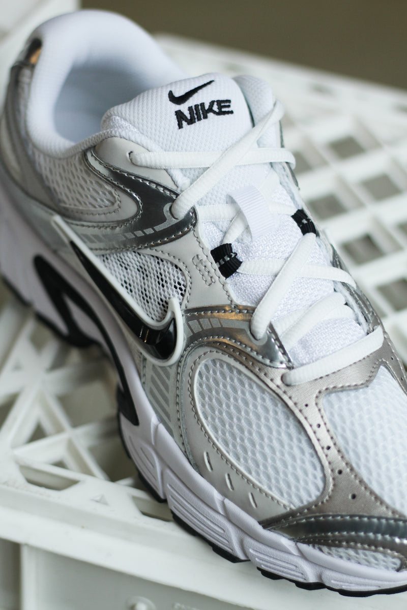 NIKE V5 RNR "WHITE/BLACK-VAST GREY-COLLEGE GREY"
