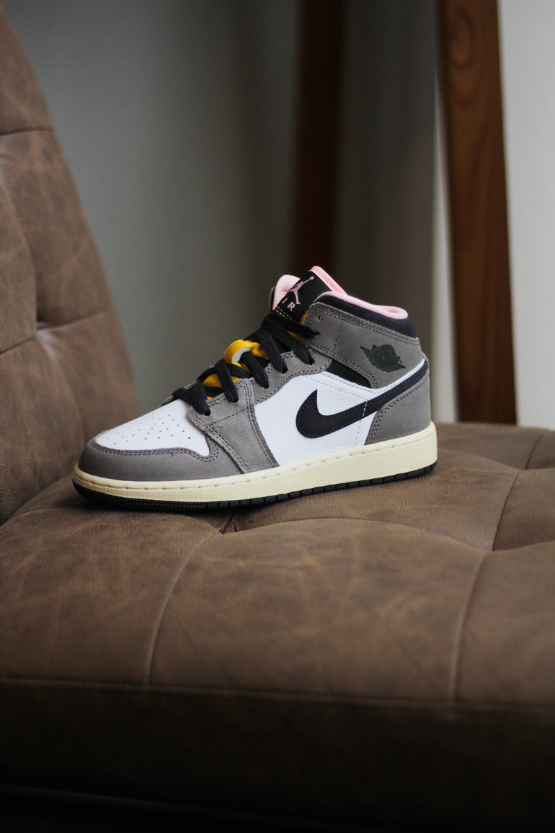 AIR JORDAN 1 MID SE (GS) "WHITE/OIL GREY-CAVE STONE-DARK SULFUR"