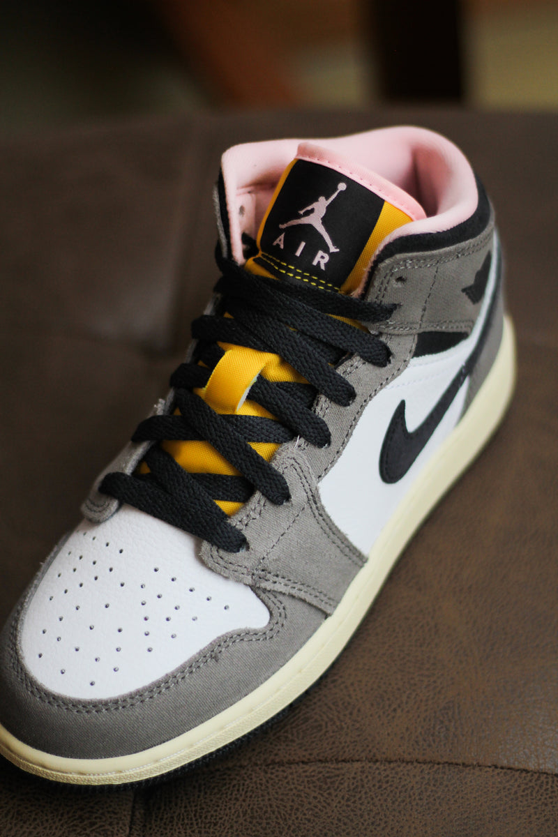 AIR JORDAN 1 MID SE (GS) "WHITE/OIL GREY-CAVE STONE-DARK SULFUR"