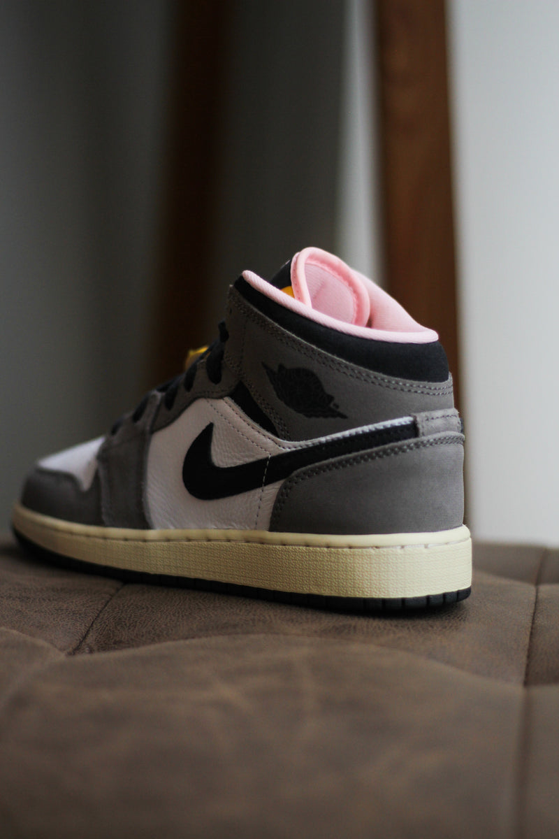 AIR JORDAN 1 MID SE (GS) "WHITE/OIL GREY-CAVE STONE-DARK SULFUR"