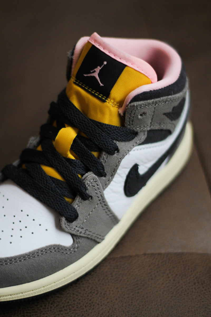 JORDAN 1 MID SE (PS) "WHITE/OIL GREY-CAVE STONE-DARK SULFUR"