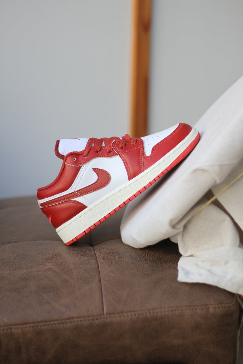 AIR JORDAN 1 LOW SE (GS) "DUNE RED"