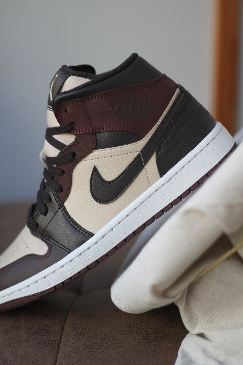 AIR JORDAN 1 MID SE VELVET BROWN Sneaker Room