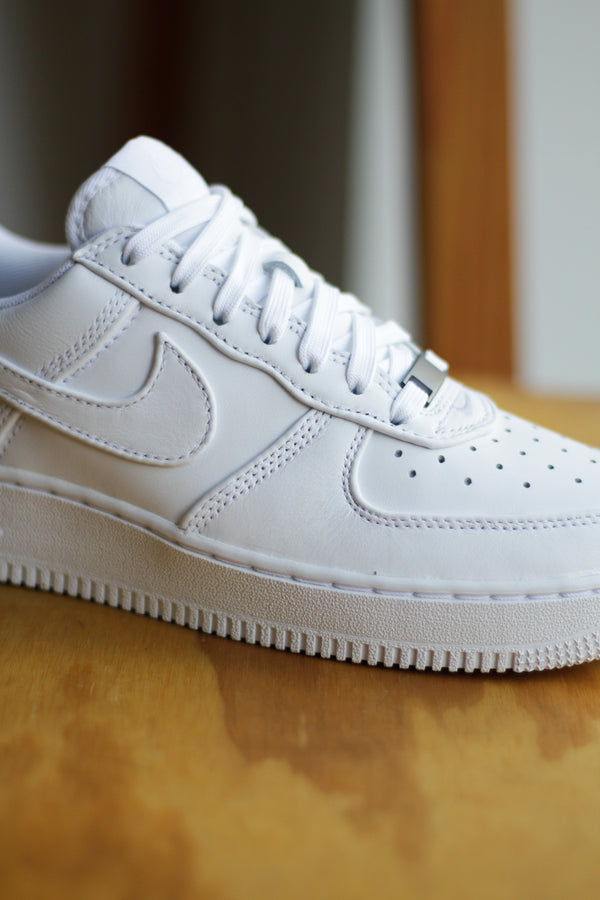 NIKE AIR FORCE 1 LOW RETRO PREMIUM "WHITE/WHITE-BLACK"