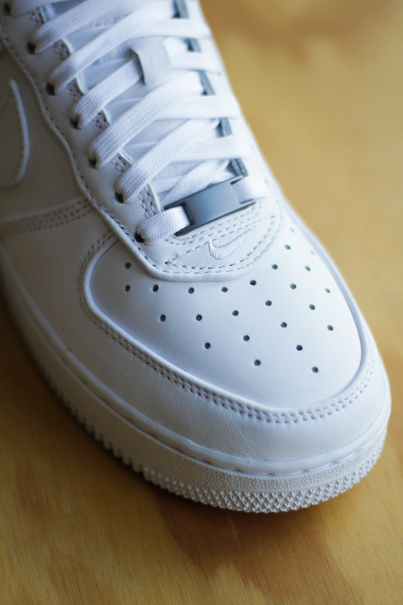 NIKE AIR FORCE 1 LOW RETRO PREMIUM "WHITE/WHITE-BLACK"
