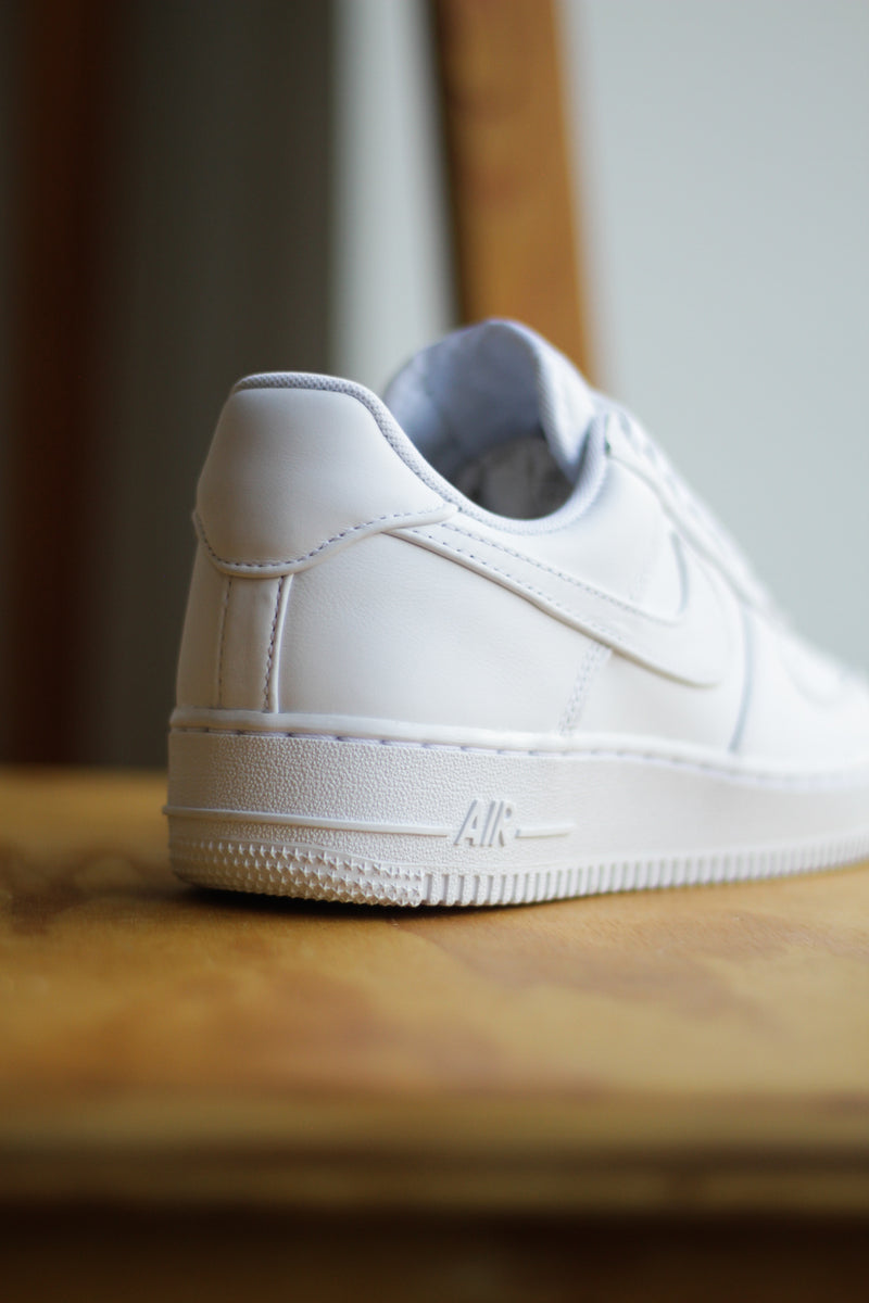 NIKE AIR FORCE 1 LOW RETRO PREMIUM "WHITE/WHITE-BLACK"
