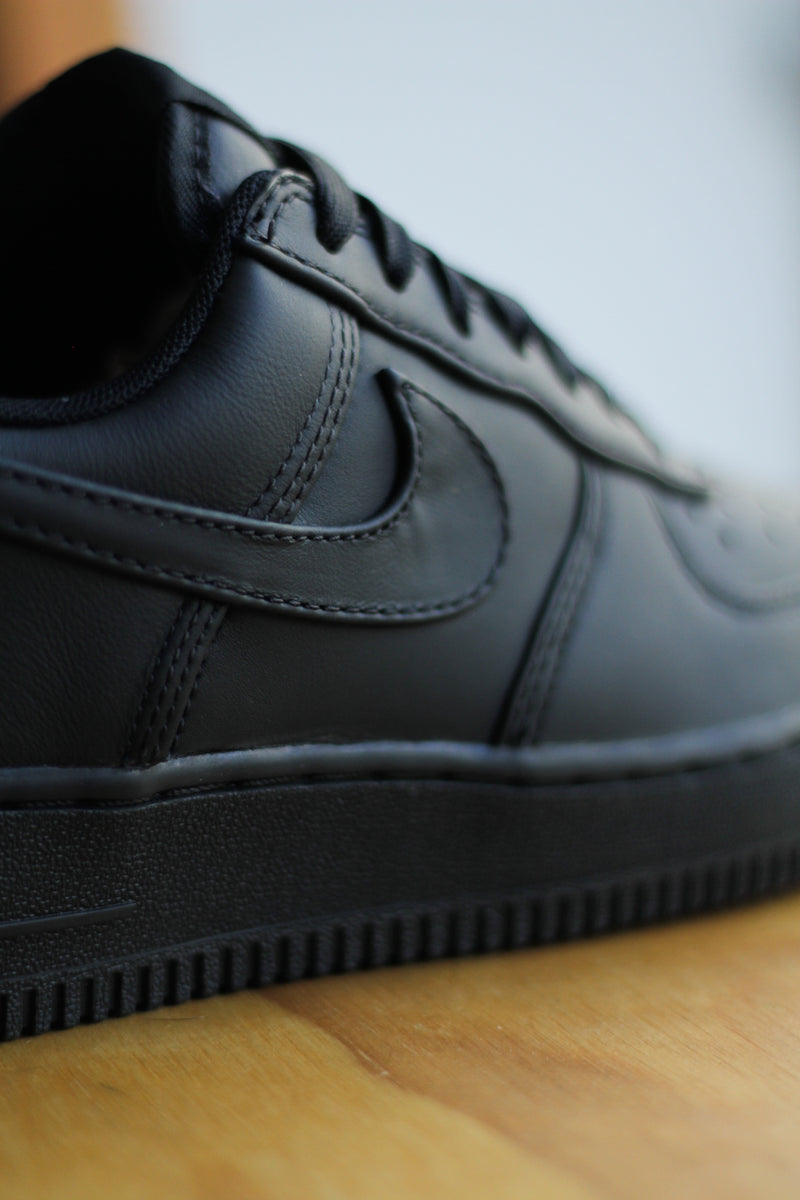 NIKE AIR FORCE 1 LOW RETRO PREMIUM "BLACK/BLACK-WHITE"