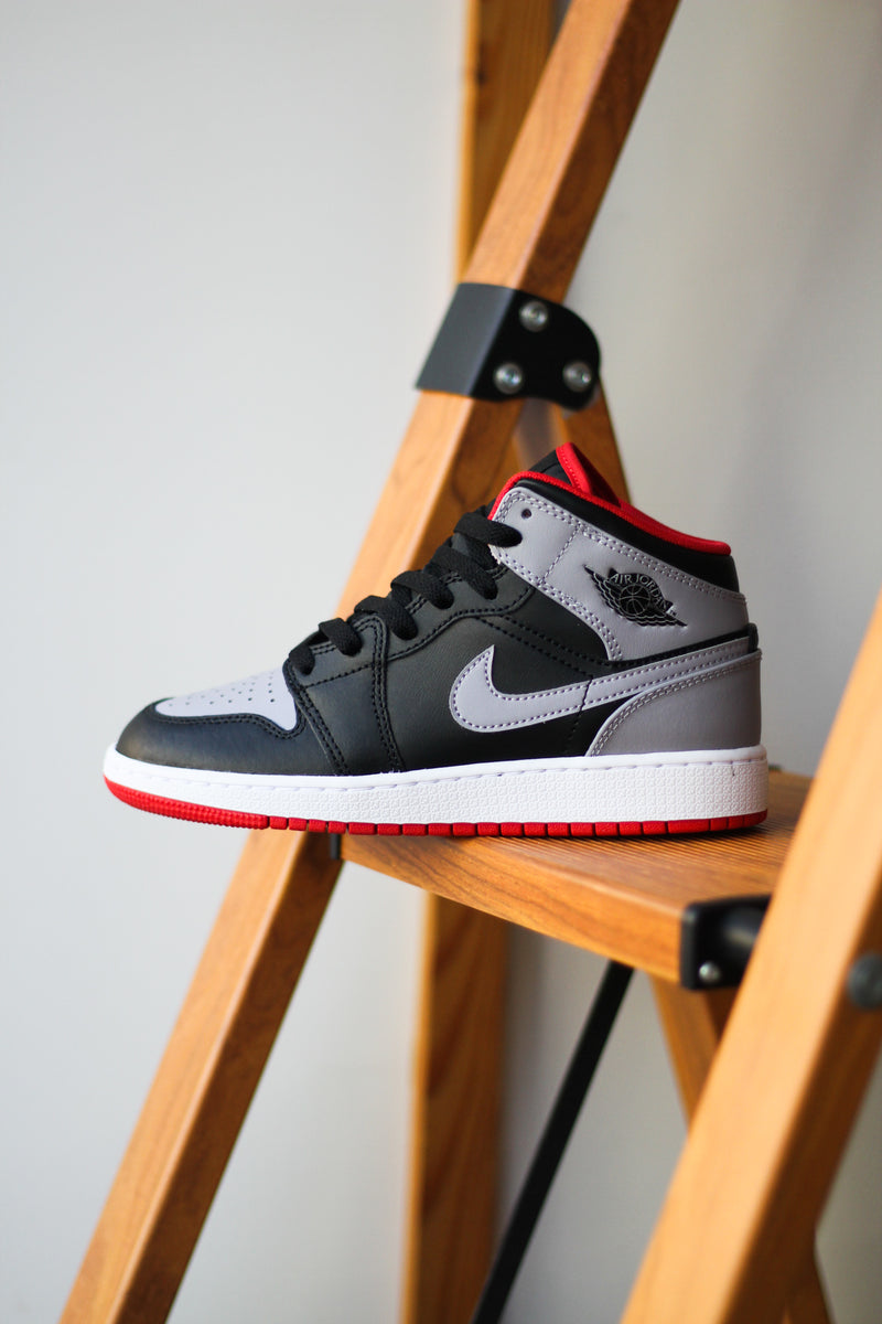 AIR JORDAN 1 MID "CEMENT GREY"