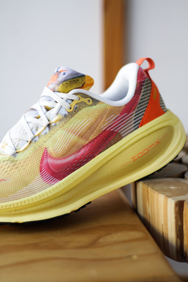NIKE VOMERO 1 SE "MULTI-COLOR/CLEAR-VIVID SULFUR"