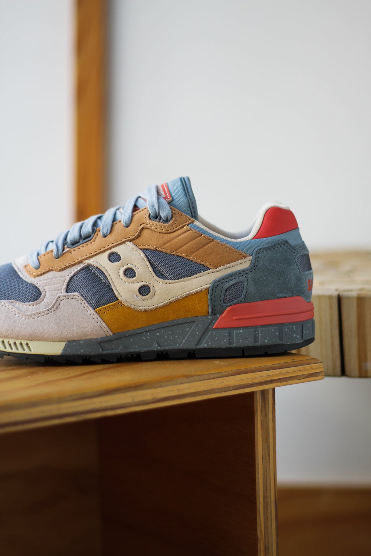 Saucony 10.5 Light Gray and Navy Sneakers suede Shadow 5000 - Navy/White main image 2