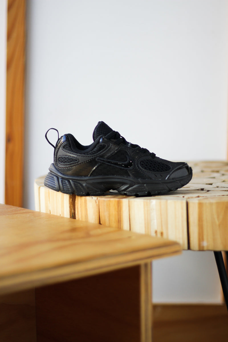 NIKE V5 RNR (PS) "BLACK/BLACK-ANTHRACITE"