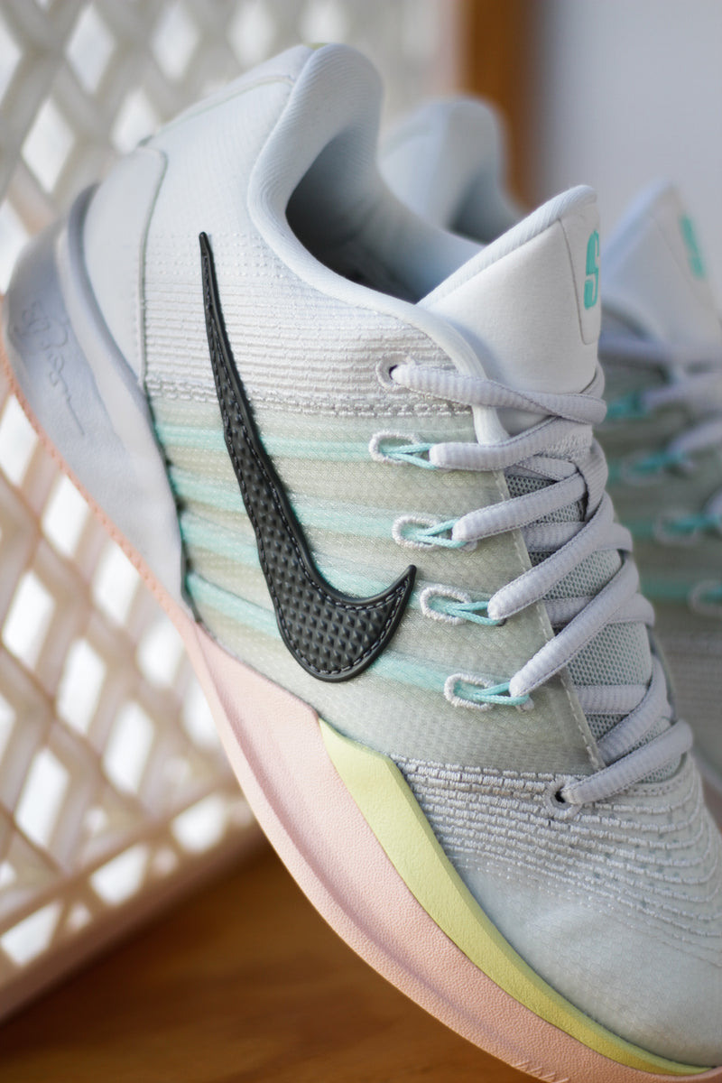 NIKE SABRINA 3 "SUMMIT WHITE/IRON GREY-PHOTON DUST"