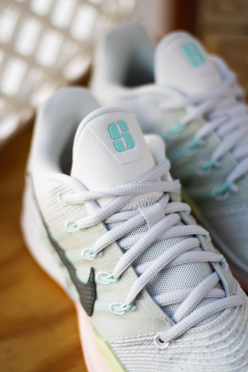 NIKE SABRINA 3 "SUMMIT WHITE/IRON GREY-PHOTON DUST"