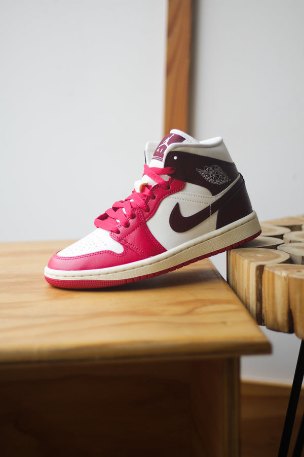 W AIR JORDAN 1 MID "SAIL/DARK TEAM RED-MYSTIC HIBISCUS"
