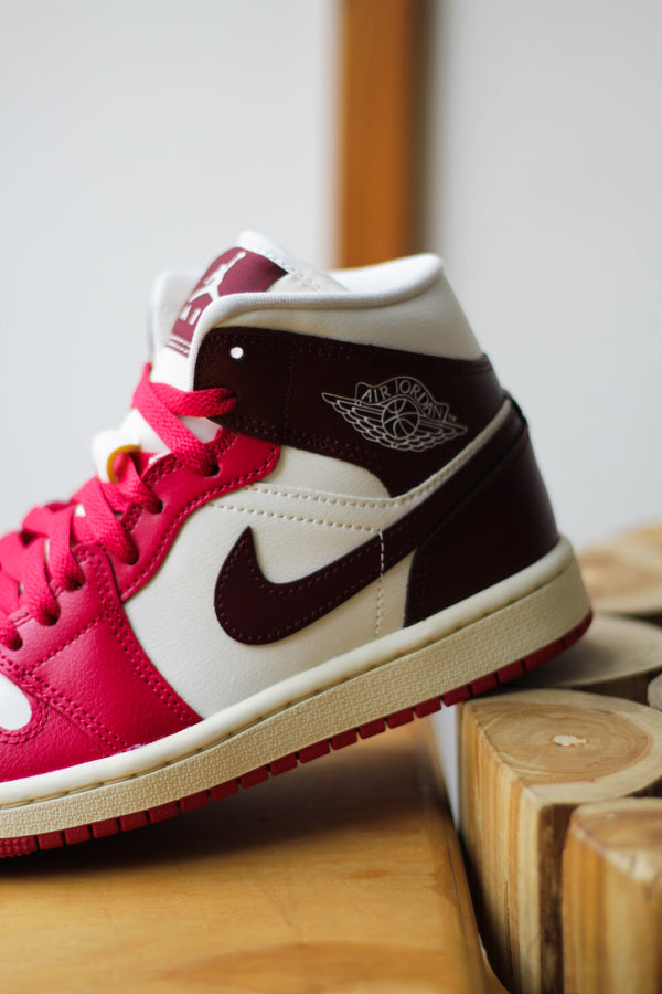 W AIR JORDAN 1 MID "SAIL/DARK TEAM RED-MYSTIC HIBISCUS"
