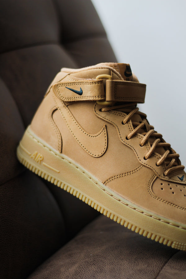 NIKE AIR FORCE 1 MID "FLAX/FLAX-OUTDOOR GREEN"