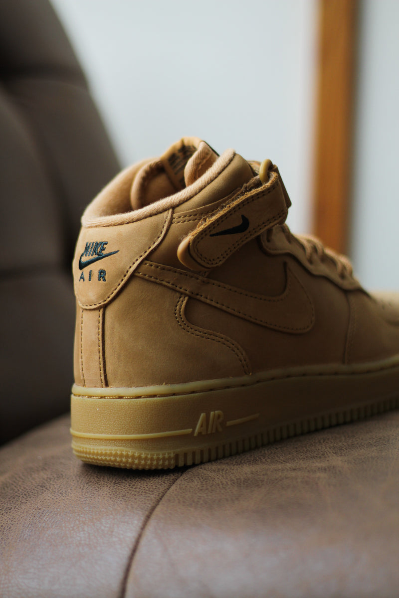 NIKE AIR FORCE 1 MID "FLAX/FLAX-OUTDOOR GREEN"