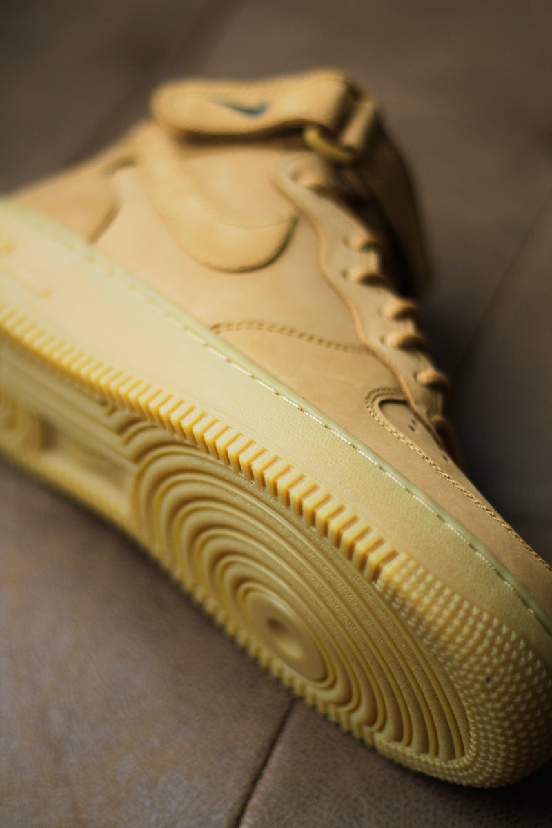 NIKE AIR FORCE 1 MID "FLAX/FLAX-OUTDOOR GREEN"