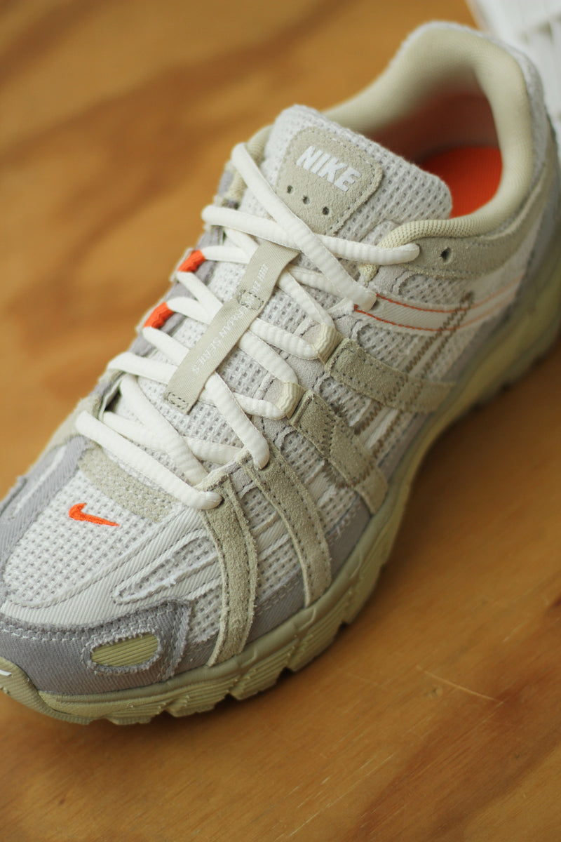 NIKE P-6000 "COLLEGE GREY/KHAKI-TEAM GOLD-PALE IVORY"