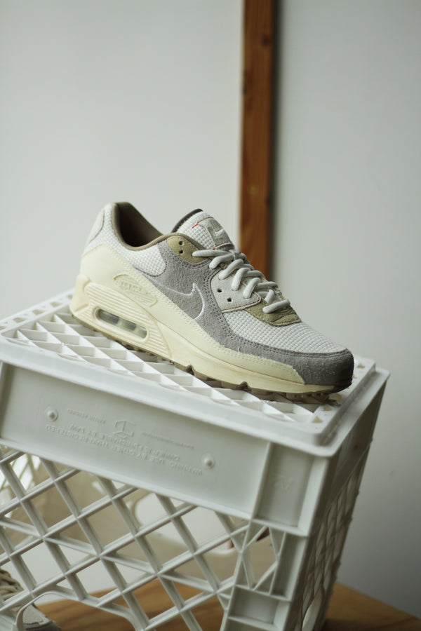 NIKE AIR MAX 90 PRM "MUSLIN/SAIL-PALE IVORY-COLLEGE GREY"