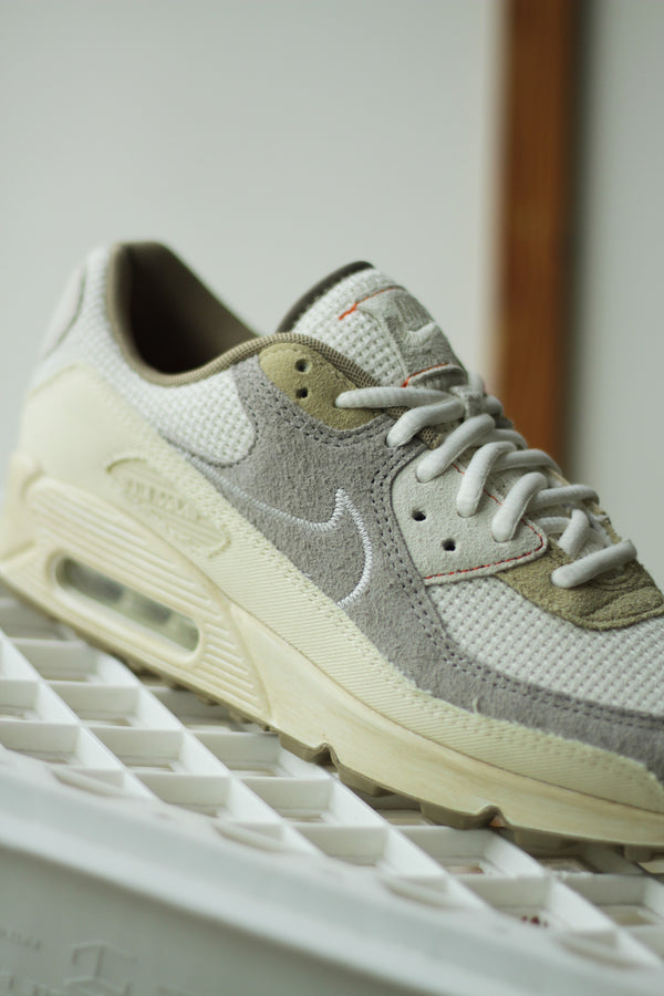 NIKE AIR MAX 90 PRM "MUSLIN/SAIL-PALE IVORY-COLLEGE GREY"