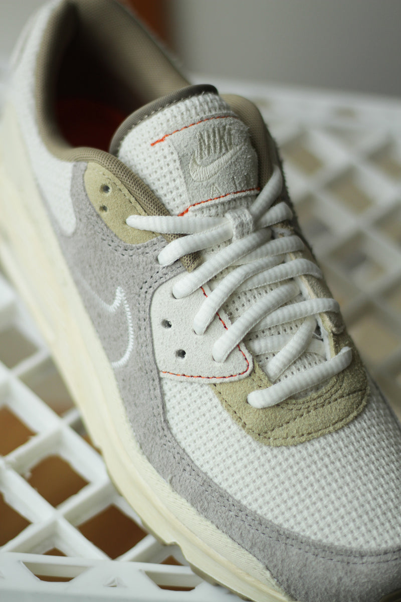 NIKE AIR MAX 90 PRM "MUSLIN/SAIL-PALE IVORY-COLLEGE GREY"