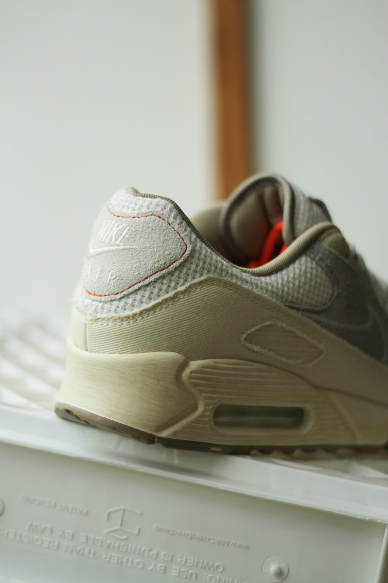 NIKE AIR MAX 90 PRM "MUSLIN/SAIL-PALE IVORY-COLLEGE GREY"