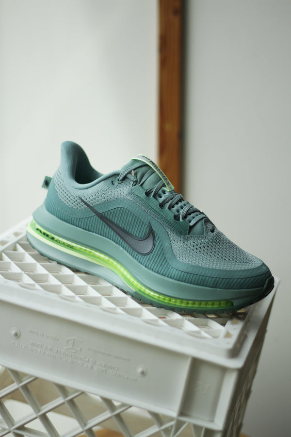 NIKE PEGASUS PREMIUM "CANNON/SEAWEED-BARELY VOLT-VOLT"