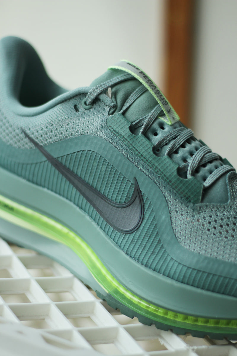 NIKE PEGASUS PREMIUM "CANNON/SEAWEED-BARELY VOLT-VOLT"