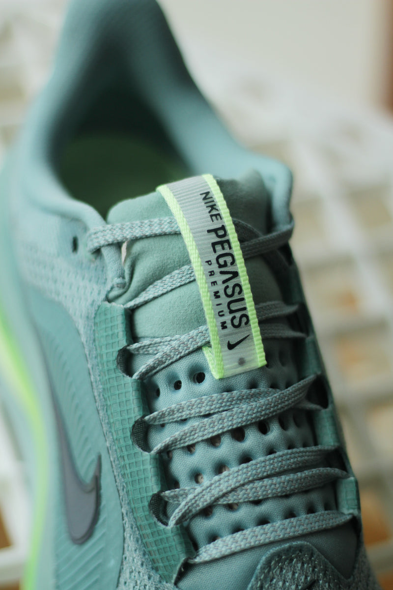 NIKE PEGASUS PREMIUM "CANNON/SEAWEED-BARELY VOLT-VOLT"