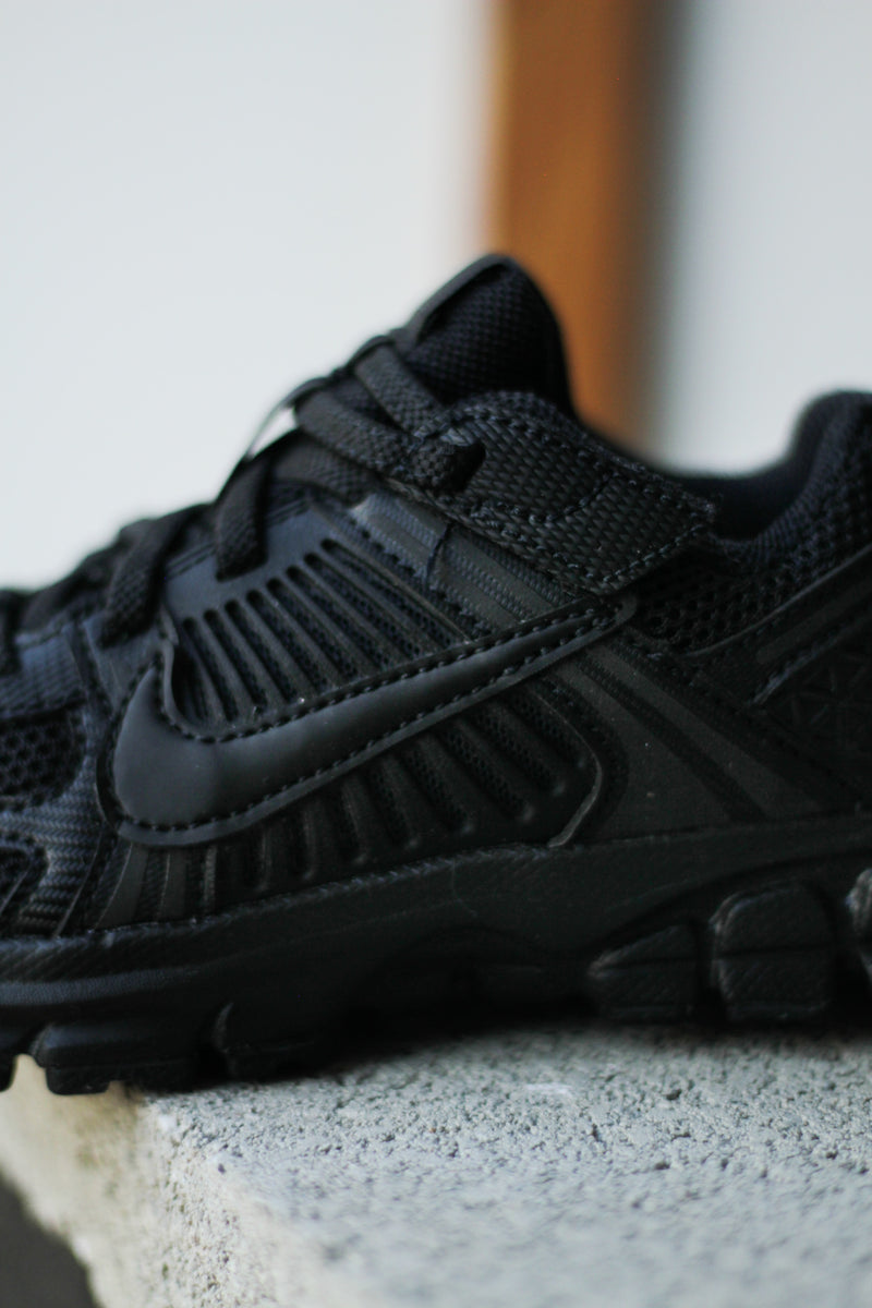 NIKE VOMERO 5 (PS) "BLACK/BLACK"