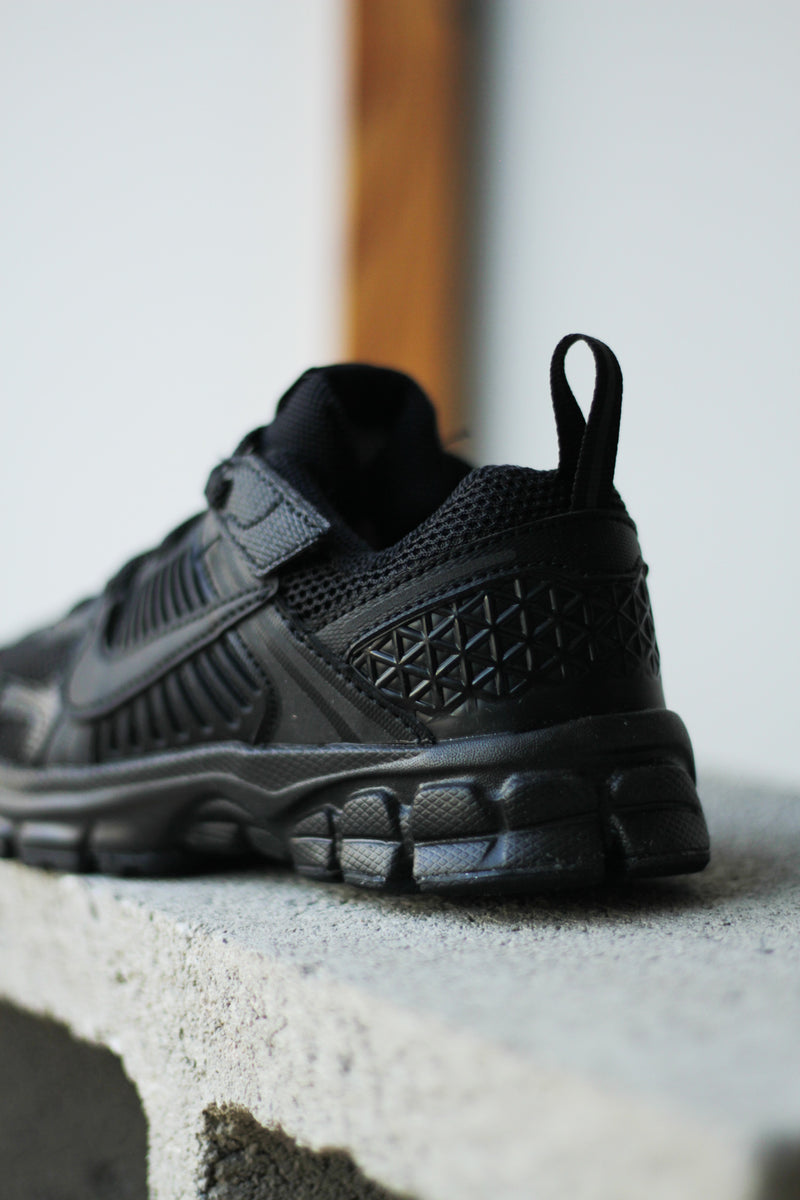 NIKE VOMERO 5 (PS) "BLACK/BLACK"