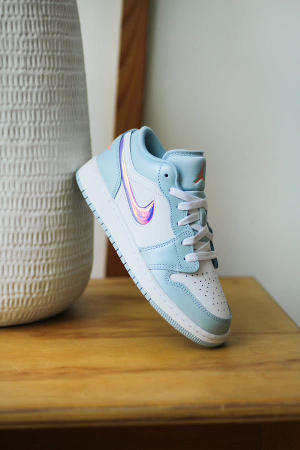 AIR JORDAN 1 LOW SE (GS) "OCEAN BLISS/ATOMIC PINK-WHITE"