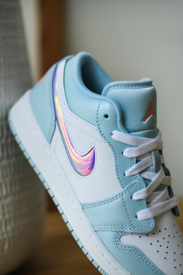 AIR JORDAN 1 LOW SE (GS) "OCEAN BLISS/ATOMIC PINK-WHITE"