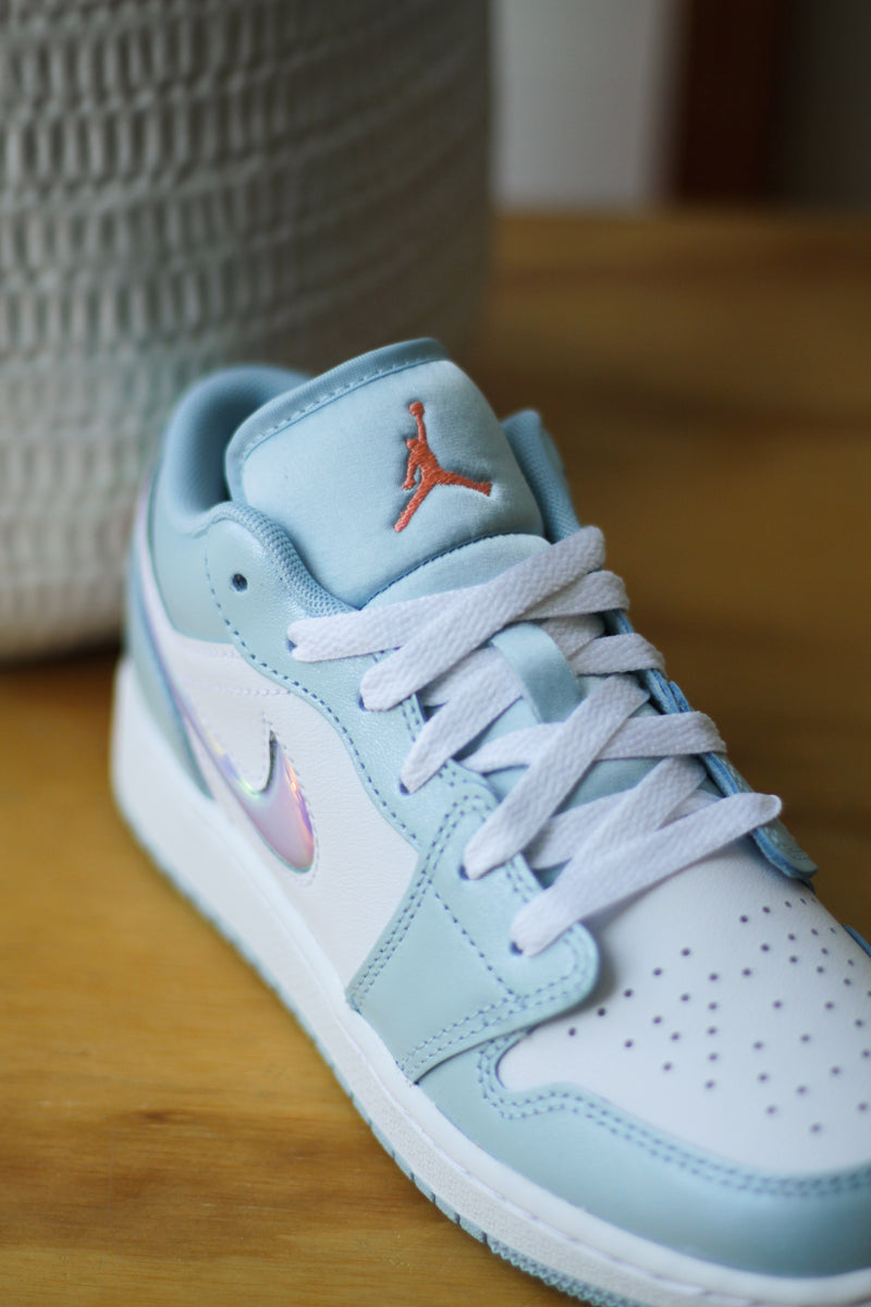 AIR JORDAN 1 LOW SE (GS) "OCEAN BLISS/ATOMIC PINK-WHITE"