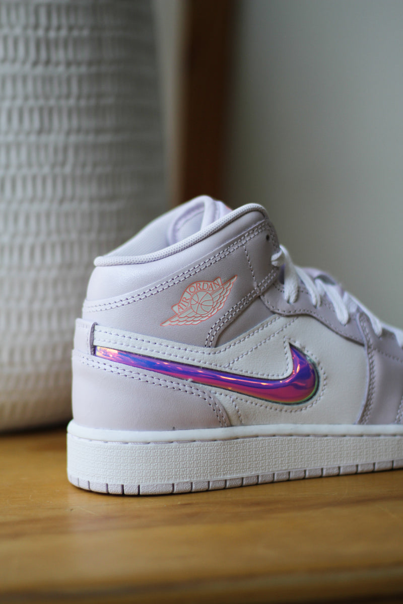 AIR JORDAN 1 MID SE (GS) "BARELY GRAPE/ATOMIC PINK-WHITE"