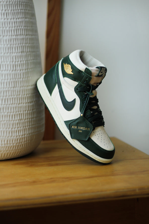 W AIR JORDAN 1 RETRO HIGH OG "PALE IVORY/PRO GREEN-FIR-COCONUT MILK"