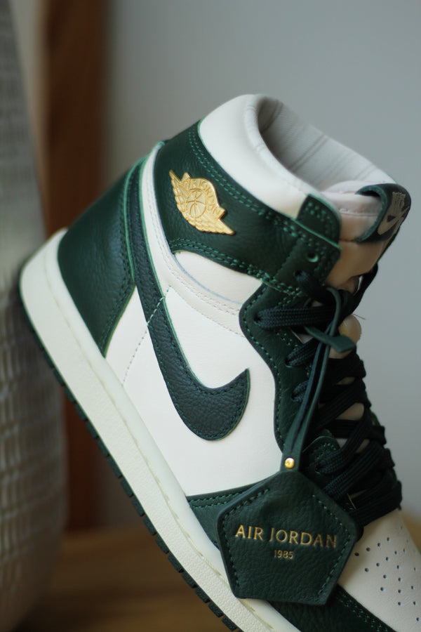 W AIR JORDAN 1 RETRO HIGH OG "PALE IVORY/PRO GREEN-FIR-COCONUT MILK"