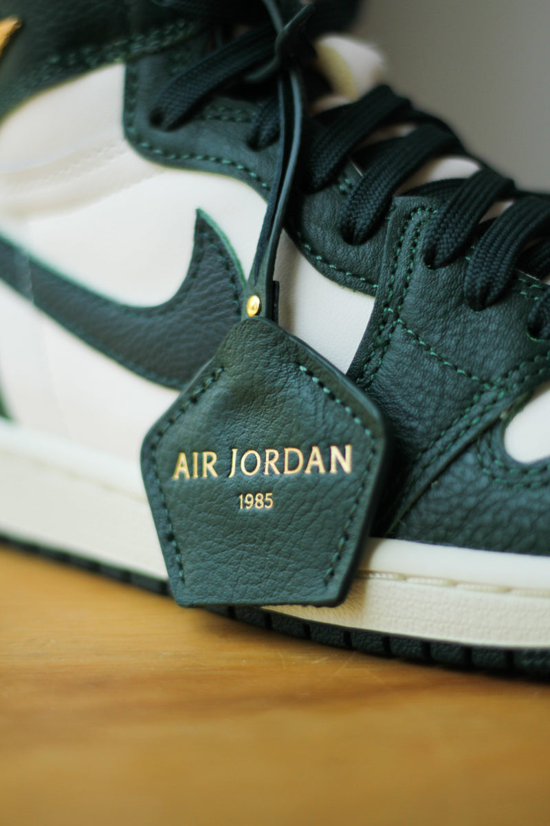 W AIR JORDAN 1 RETRO HIGH OG "PALE IVORY/PRO GREEN-FIR-COCONUT MILK"